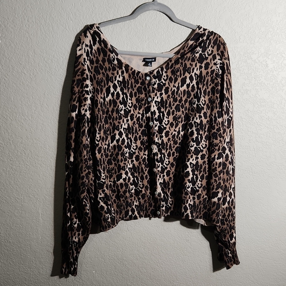 Torrid Womens Cardigan Sweater Leopard Rhinestone Buttons Size 4 Torrid Crop